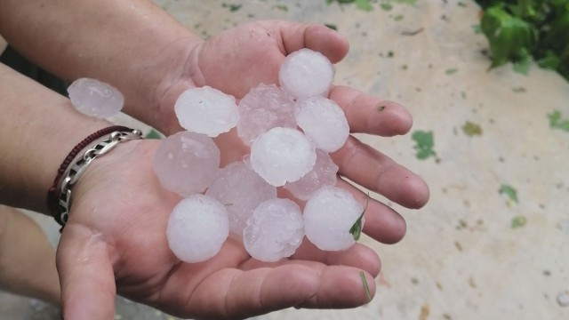 Градушка помля и Сандански, магистрала и улици са под вода ВИДЕО