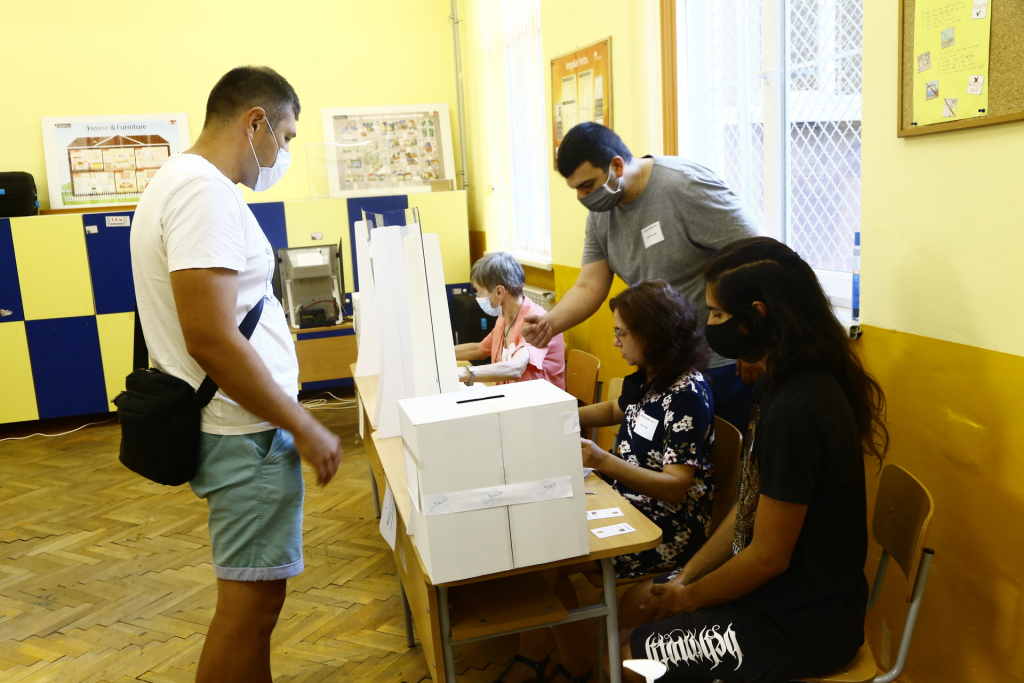 Избори 3 в 1 в Благоевградско, гласува се и в отделна стая