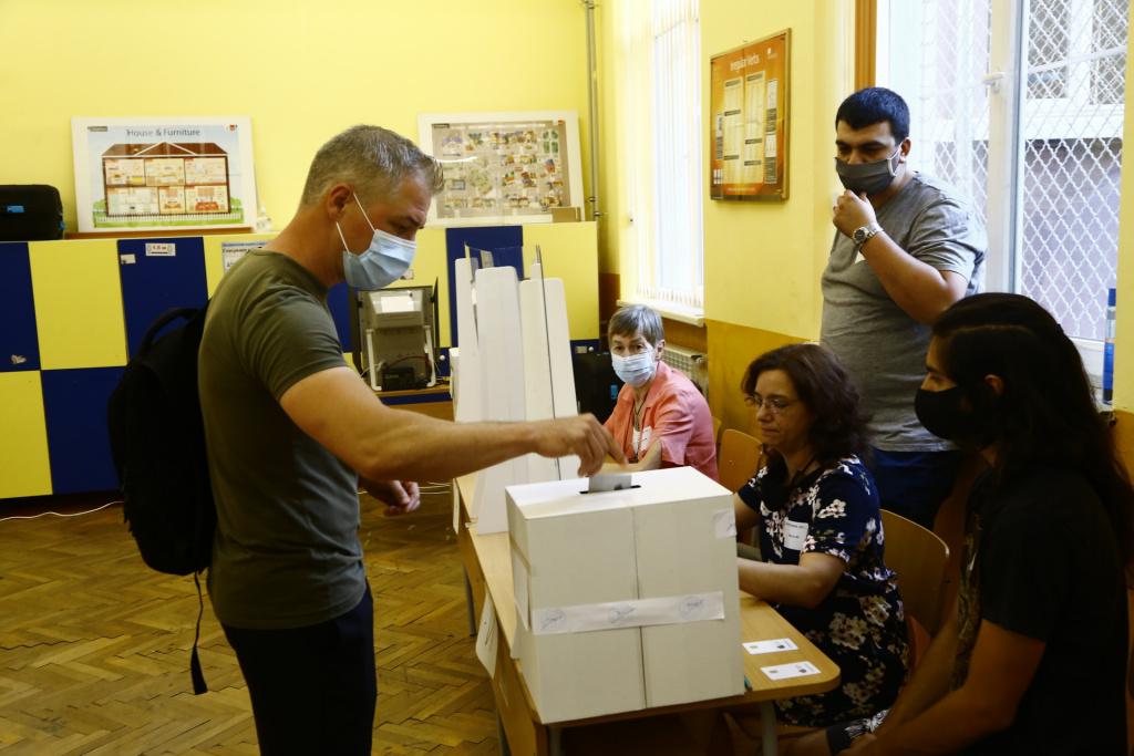 Горещо проучване преобръща класацията на изборите за парламент ГРАФИКИ