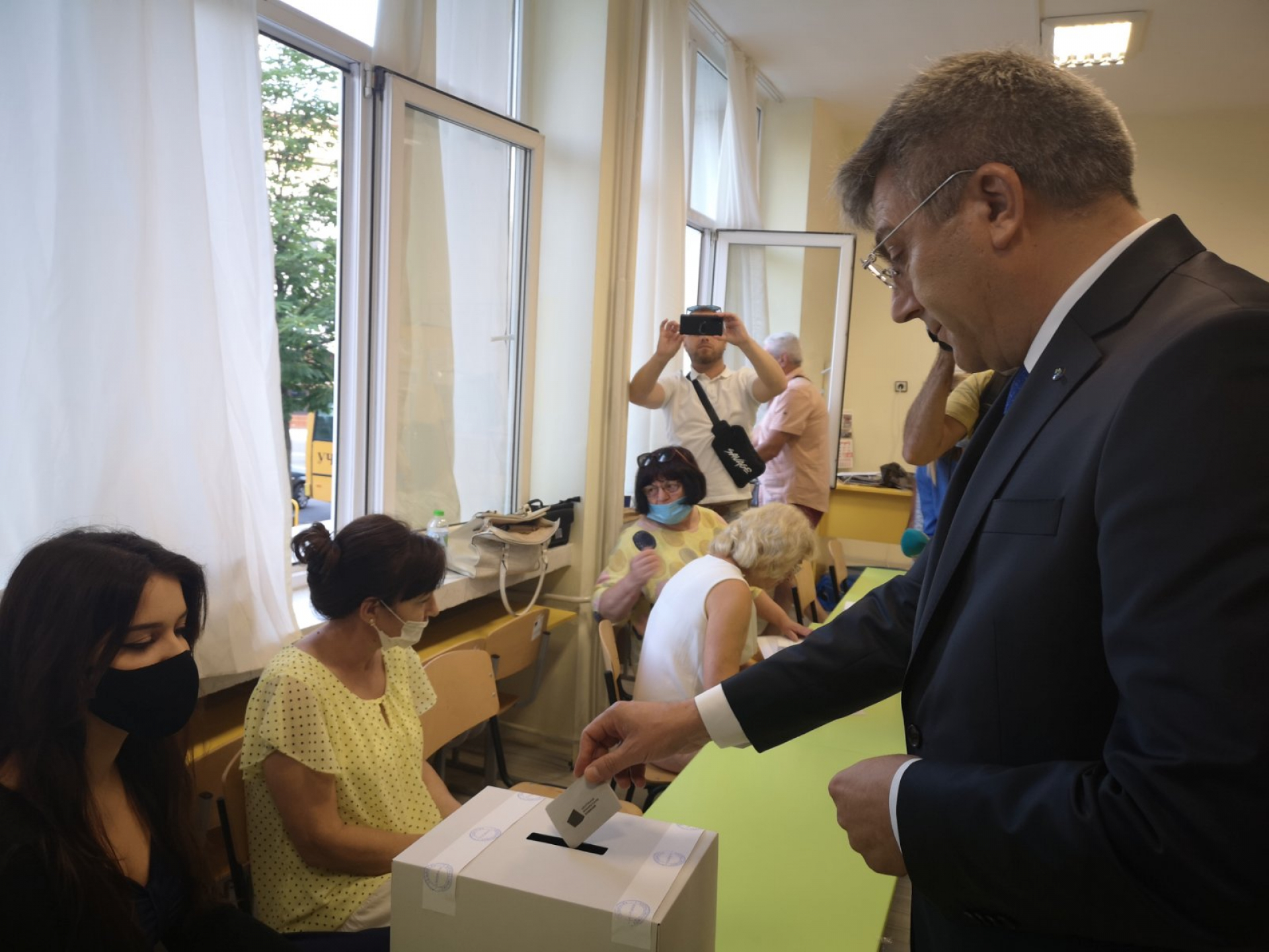 Мустафа Карадайъ гласува за рестарт на държавността