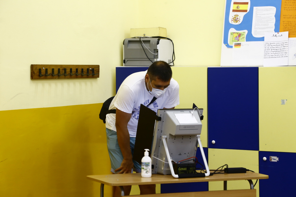 Нямат край проблемите с машините за гласуване в София