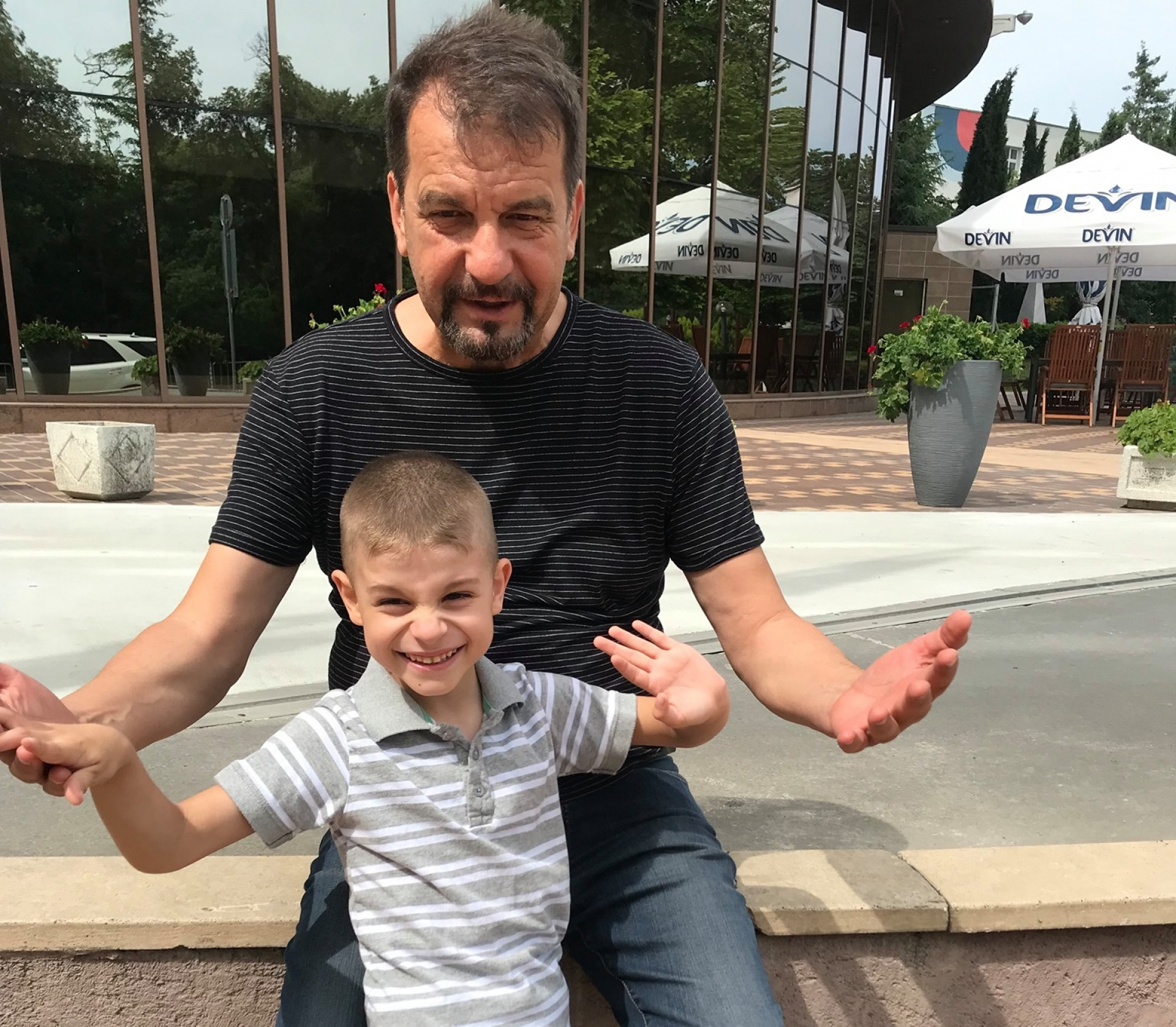 Ники Кънчев с апел за помощ за това 8-годишно момче СНИМКА