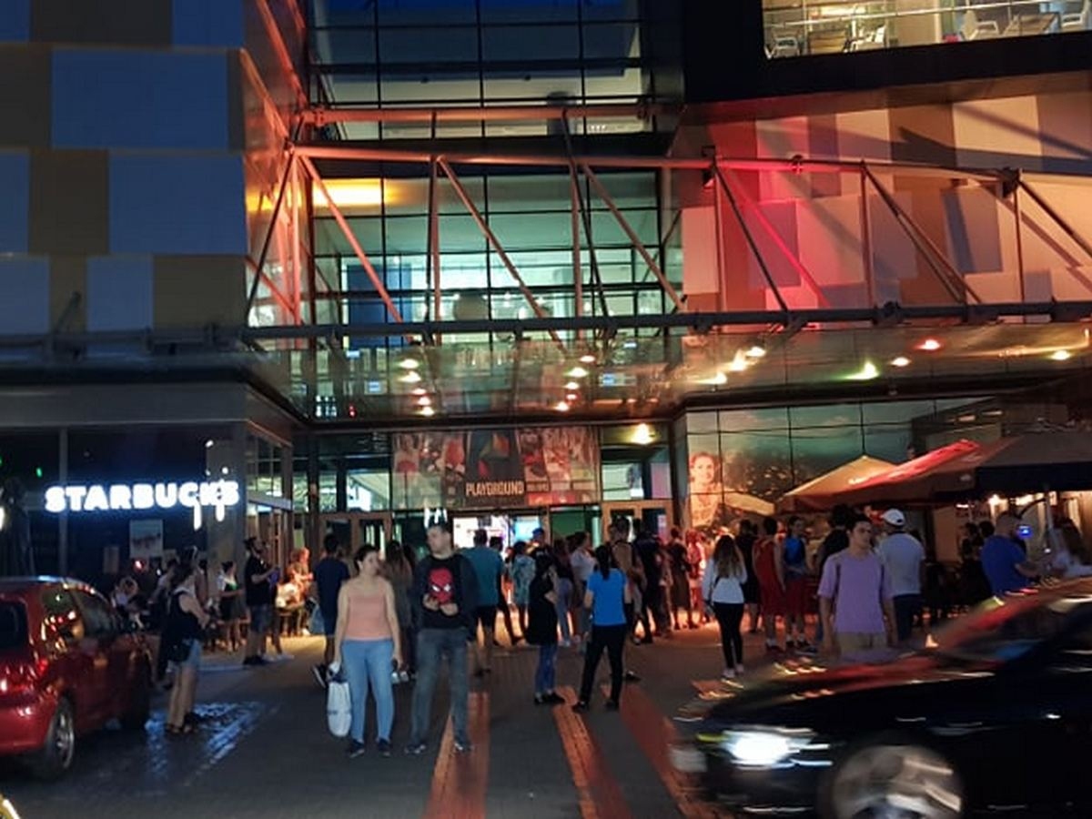 Извънредна ситуация в бургаски мол, евакуират всички 