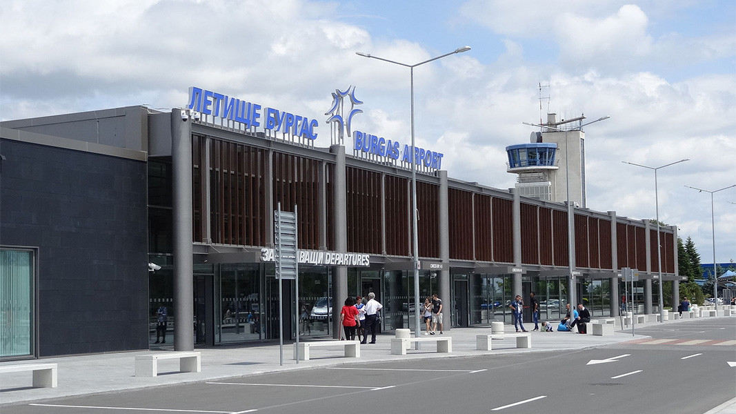Извънредна ситуация със самолет със 137 души на борда в Бургас