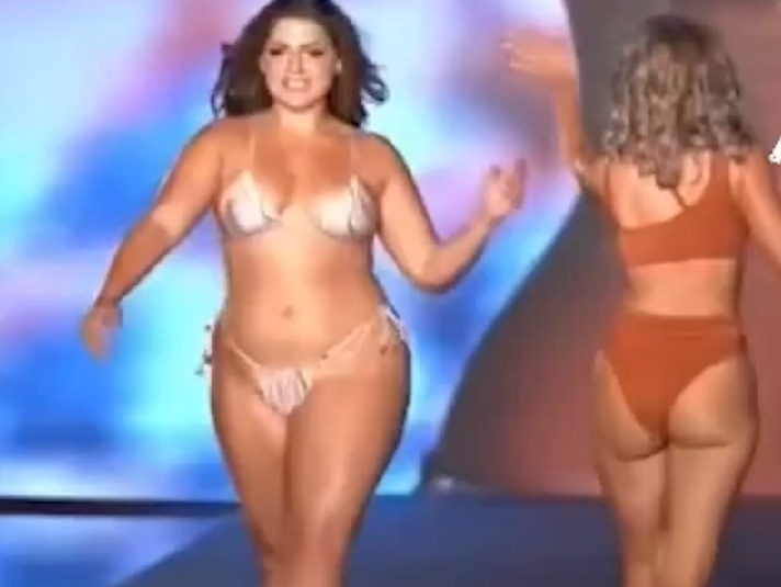 „Не искаме да гледаме сланини“: Модно шоу с дебели моделки по бански  се провали ВИДЕО