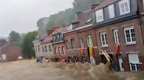 Ужасът в Германия след катастрофалните наводнения няма край 