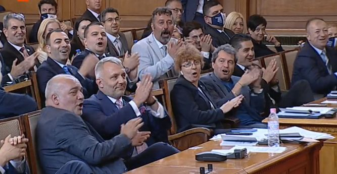 Цирк в парламента! Биков и Тошко Йорданов си говорят на "татко" и "сине"!