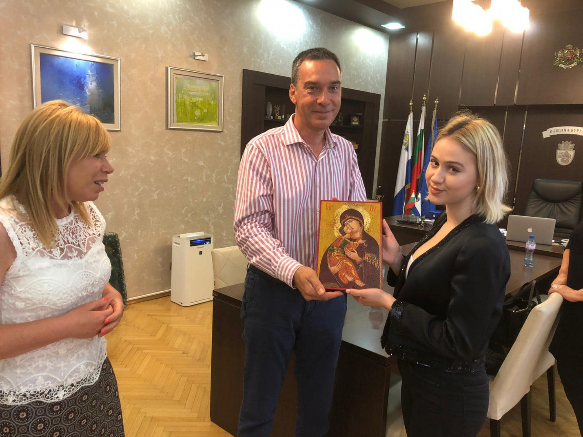 Кметът на Бургас разказа за вълнуващата среща с Мария Бакалова СНИМКИ