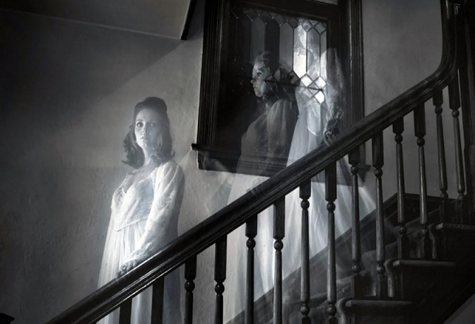 Страховит призрак принуди семейство да се изнесе да живее на балкона