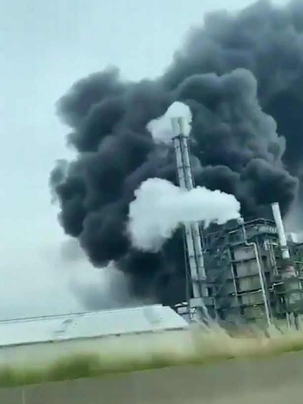 Euronews: Мощна експлозия в химически завод в Леверкузен СНИМКА