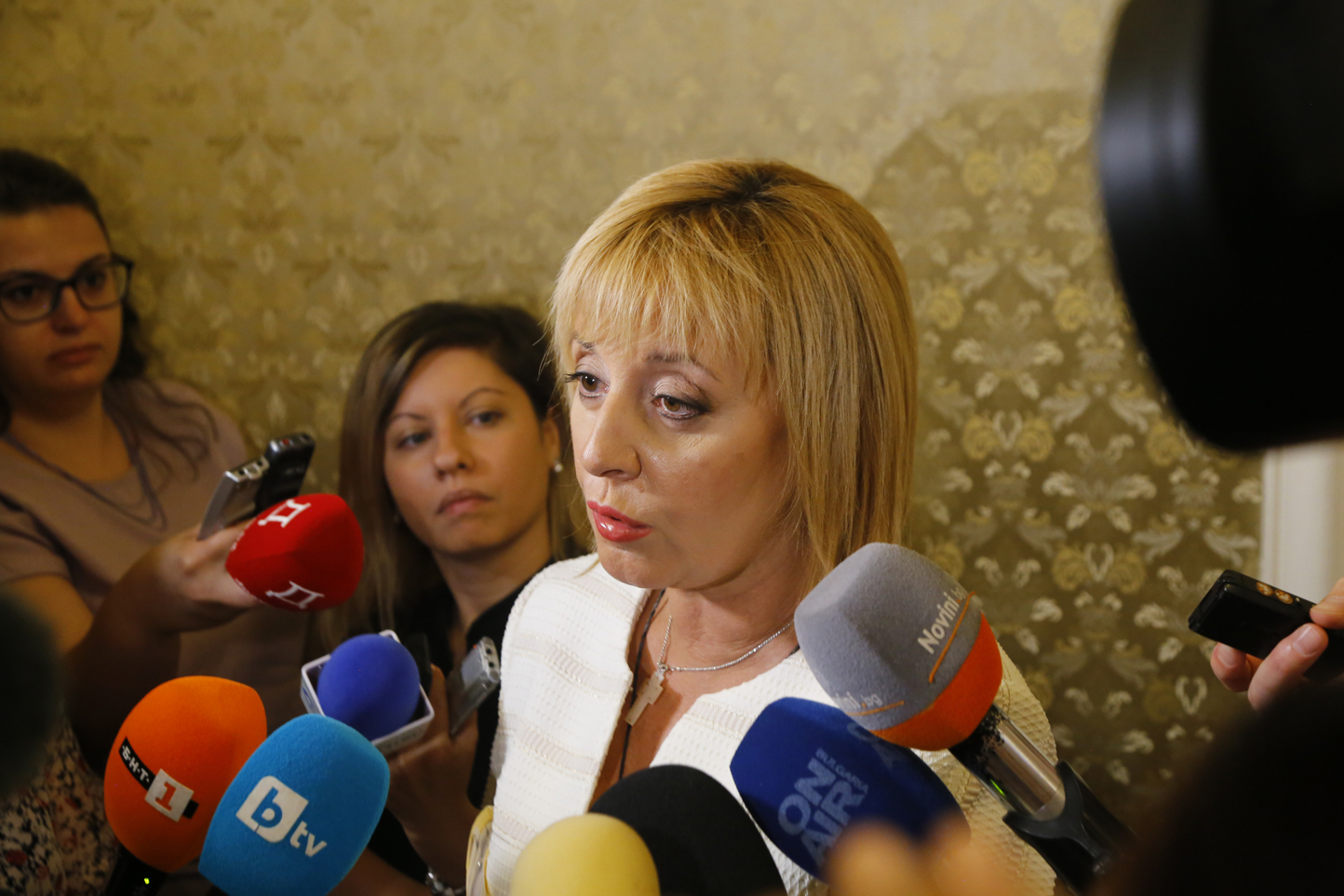 Мая Манолова вече гледа към избори 2 в 1 