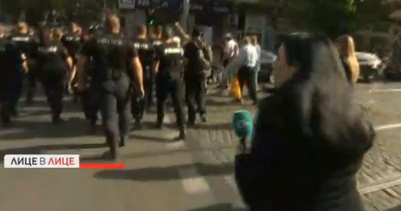 Опасна ситуация с хората на ИТН в центъра на София СНИМКИ