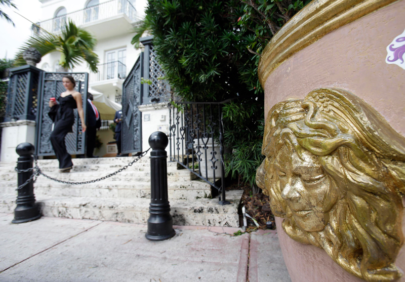 Мистерия и куп трупове на „Оушън Драйв“ в Маями СНИМКИ