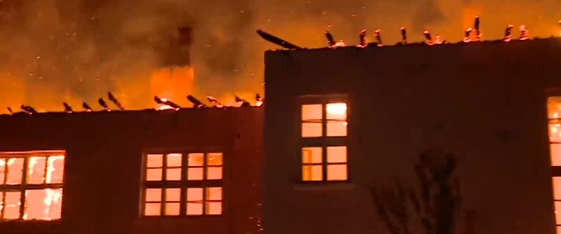 Огромен пожар изпепели 15 къщи в Долно село ВИДЕО