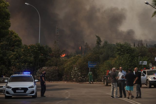 Невиждан ад в Атина, евакуираха 300 души СНИМКИ