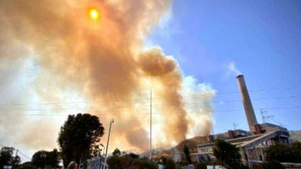 Опасно: Пожар гори до ТЕЦ в Турция ВИДЕО