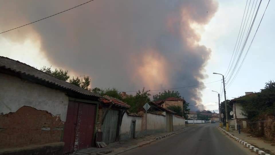 Драми в Старосел: Хора останаха без дом, докато гасят къщата на други