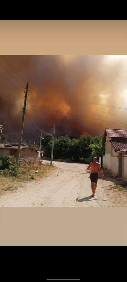 Драми в Старосел: Хора останаха без дом, докато гасят къщата на други