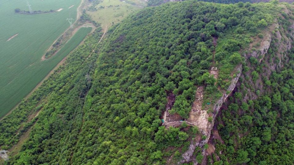 Изумителни находки на старо сметище край Горна Оряховица СНИМКИ