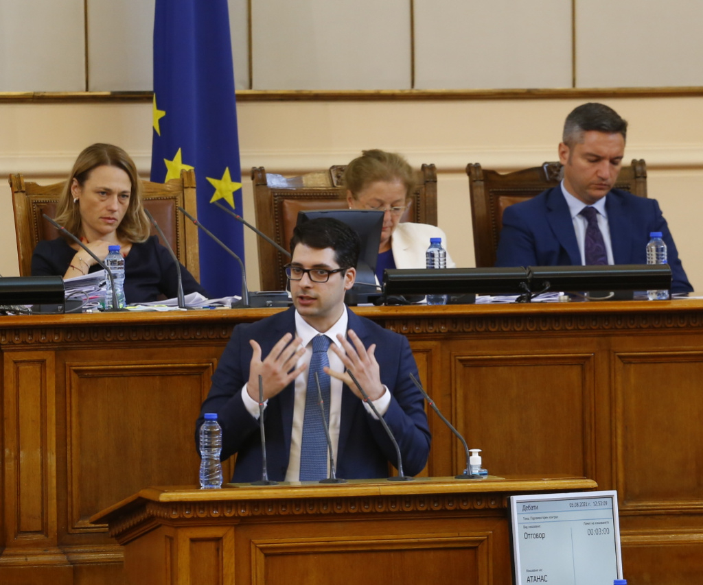 Пеканов поднесе новини пред НС за Плана за възстановяване 