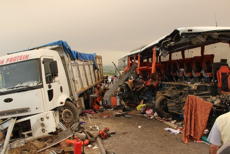 Адска катастрофа с 6 трупа окървави магистрала в Турция СНИМКИ 