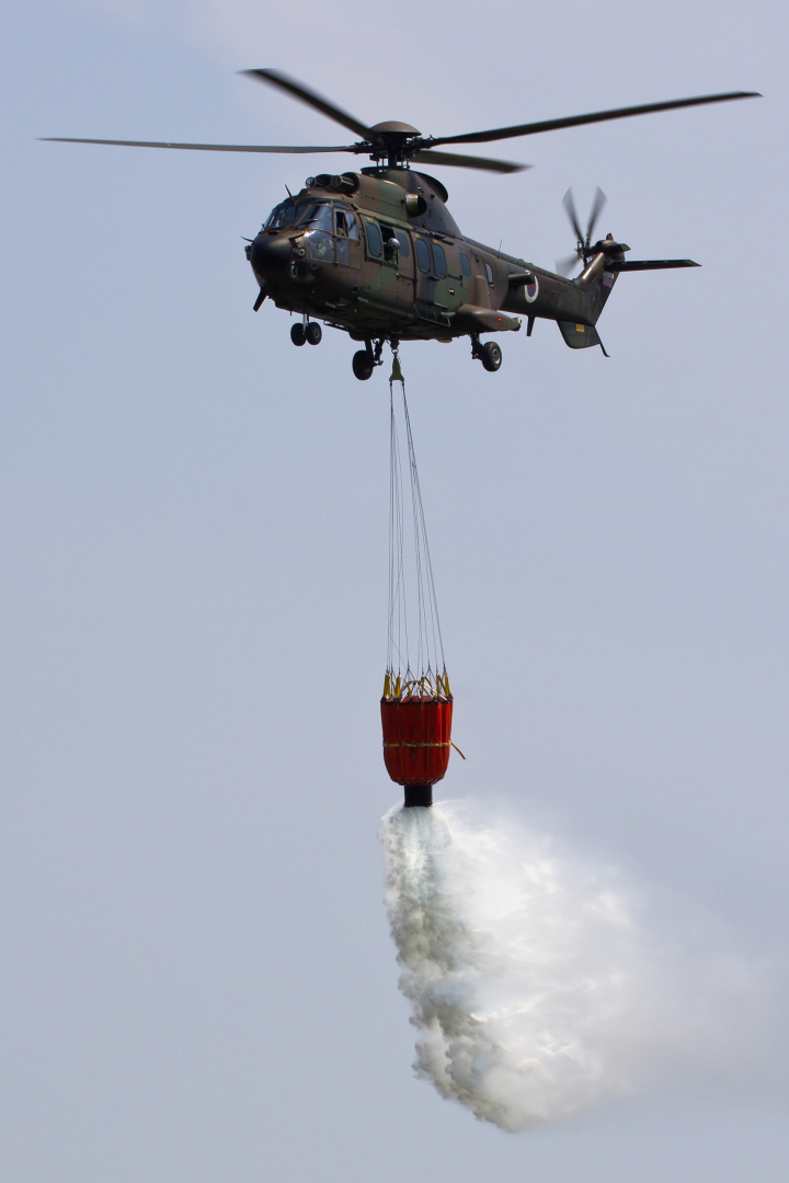 Вертолет „Кугар“ се включва гасенето на огнения ад край с. Михилци