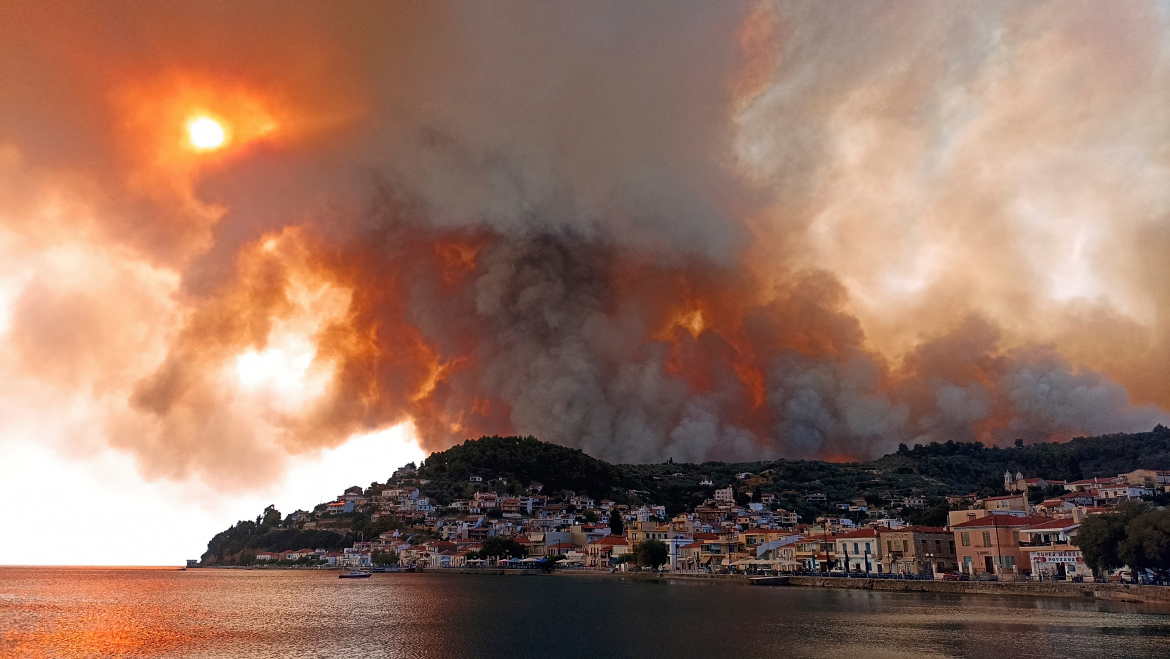 Гореща новина за чудовищните пожари до Атина, ето какво се случва ВИДЕО