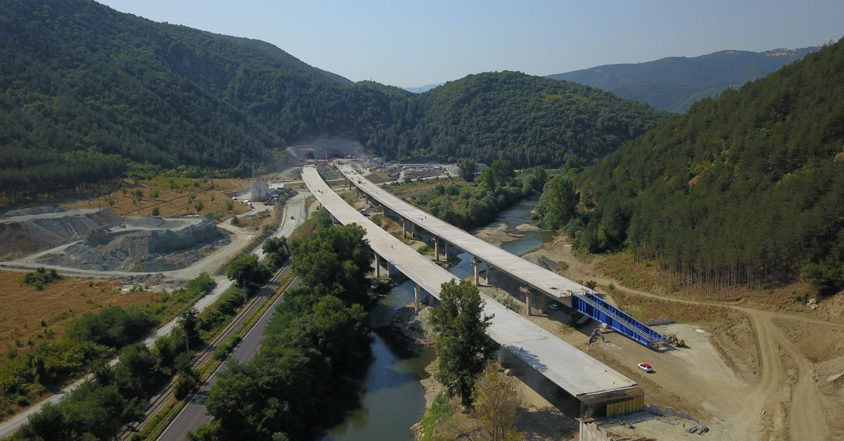С невиждана до сега технология строят моста на магистрала „Струма“