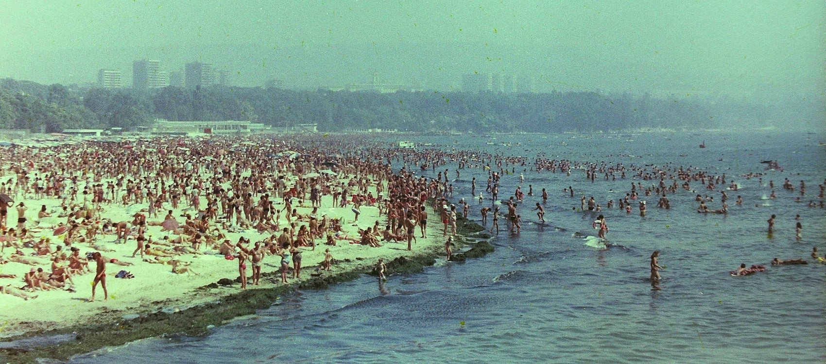 Спомени от соца: СНИМКА на плажа във Варна от 1981 г. взриви мрежата