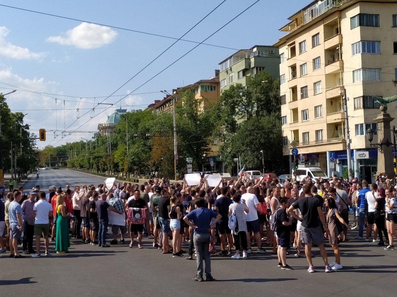 Напрежението ескалира: Протести и блокади в 3 големи български града! Ето какво се случва СНИМКИ