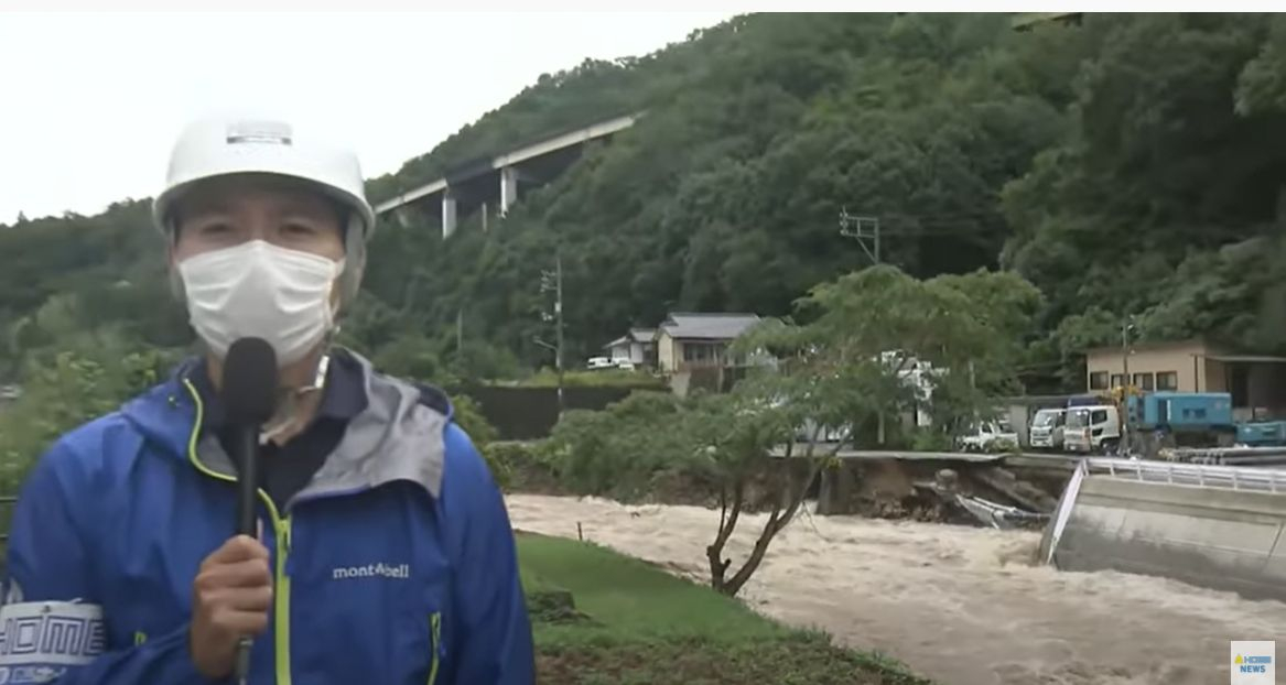 Евакуират десетки хиляди заради мощна стихия в Япония ВИДЕО