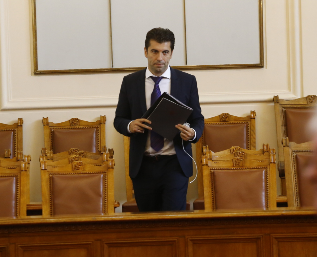 ВМРО: Внасяме жалба във ВАС да бъдат анулирани всички актове и решения, подписвани от Кирил Петков като министър