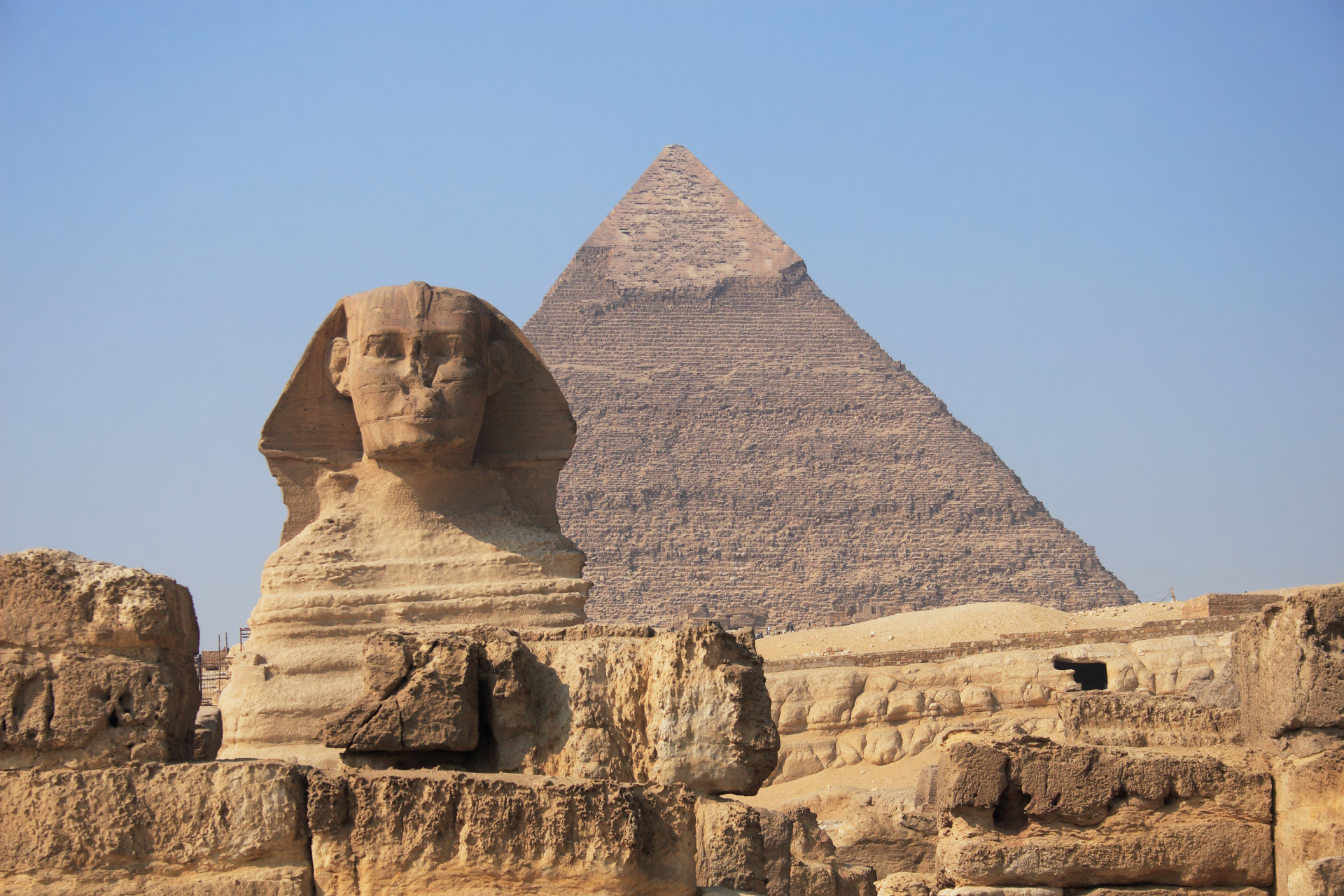 Разбулиха мистерията: Хеопсовата пирамида е построена не с дялани камъни, а с...
