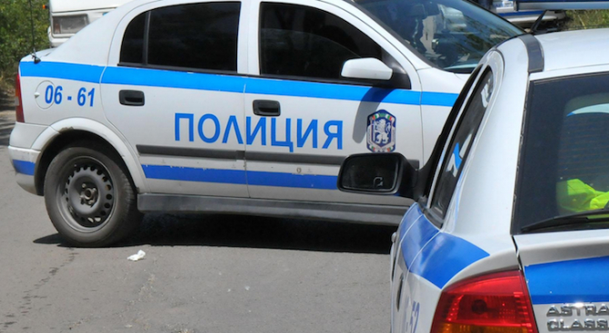Електромобил с 20-годишен шофьор се вряза в патрулка в Пловдив и стана страшно