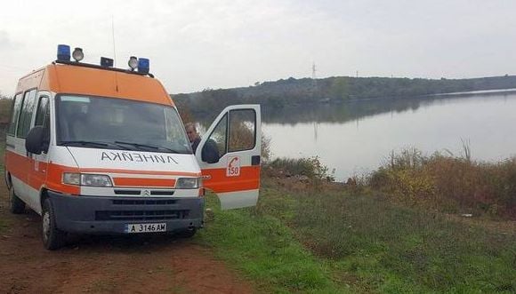 Две хлапета влязоха в язовир край Бургас и се случи най-страшното 