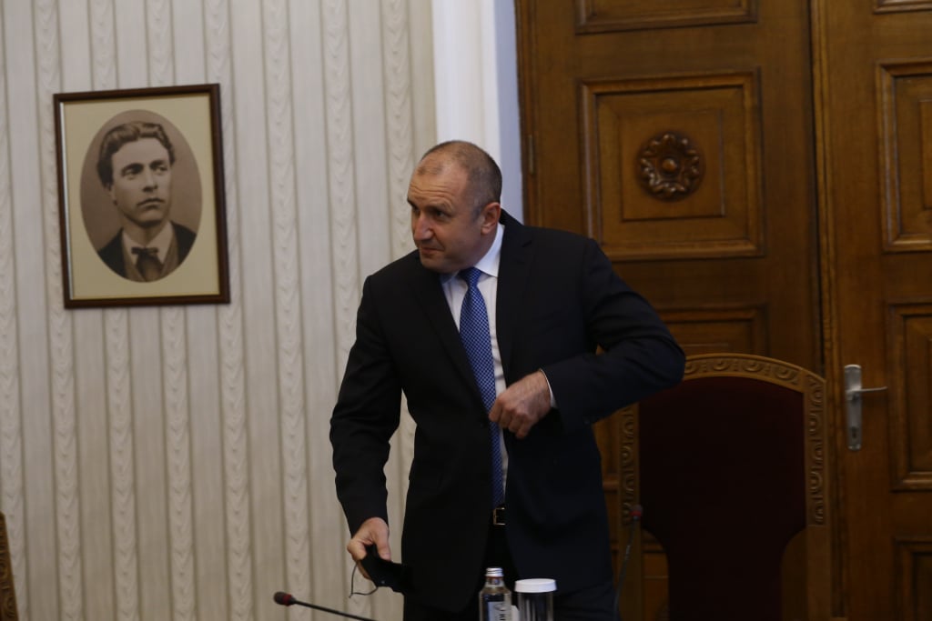 Радев пак се издъни! Такъв скандал между президент и ЦИК България не помни