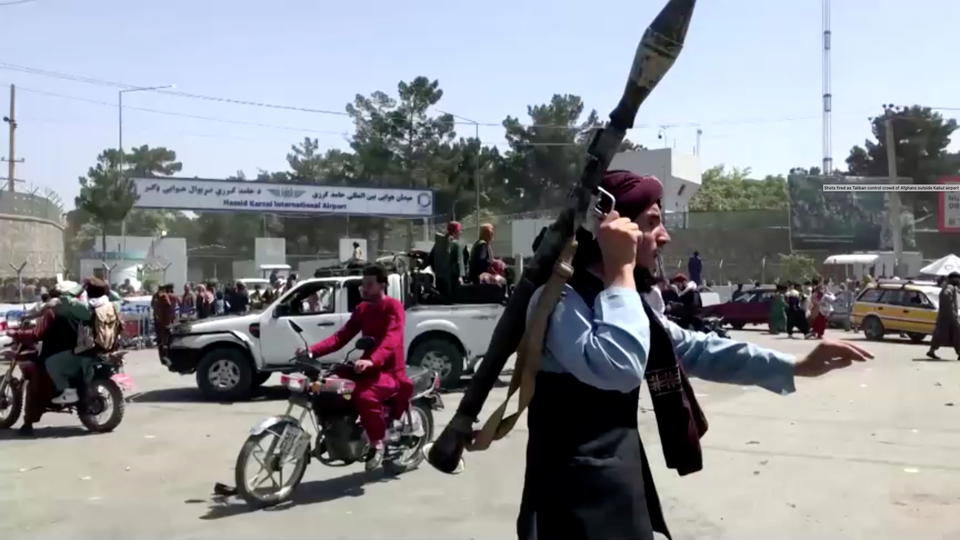 Не е за вярване на какво се отдадоха талибаните, след като превзеха Кабул ВИДЕО 