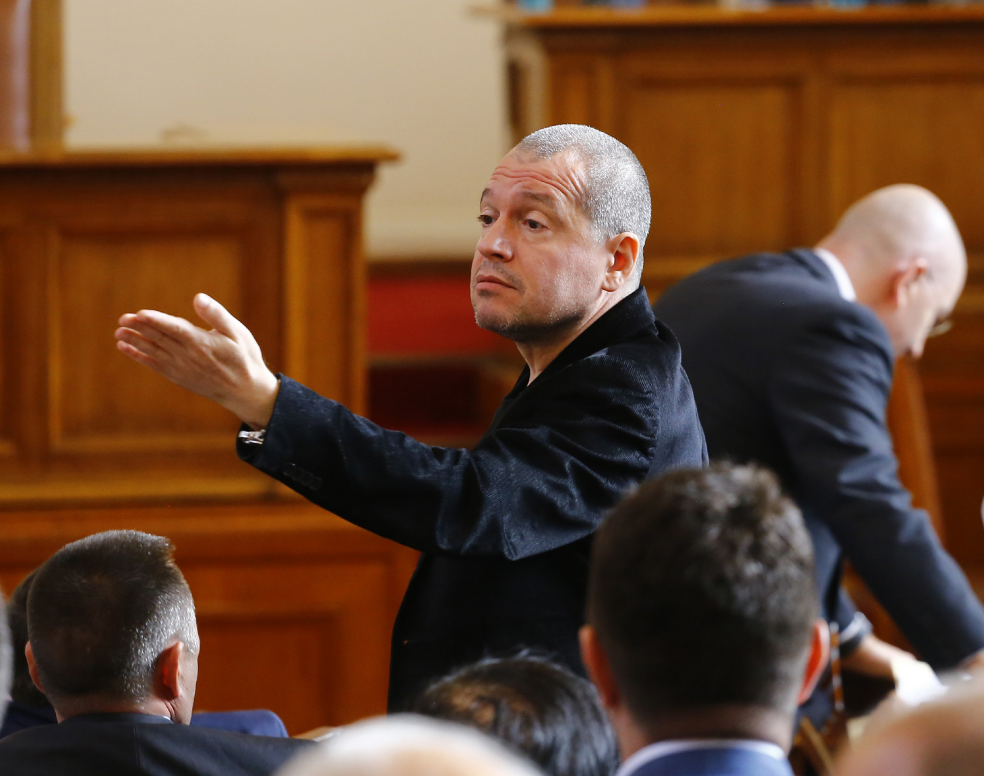 Тошко Йорданов забърка свиреп скандал в НС заради коледната ваканцията на депутатите 