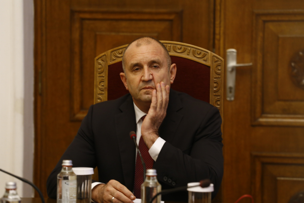 Политолози обясниха защо България вече е президентска република