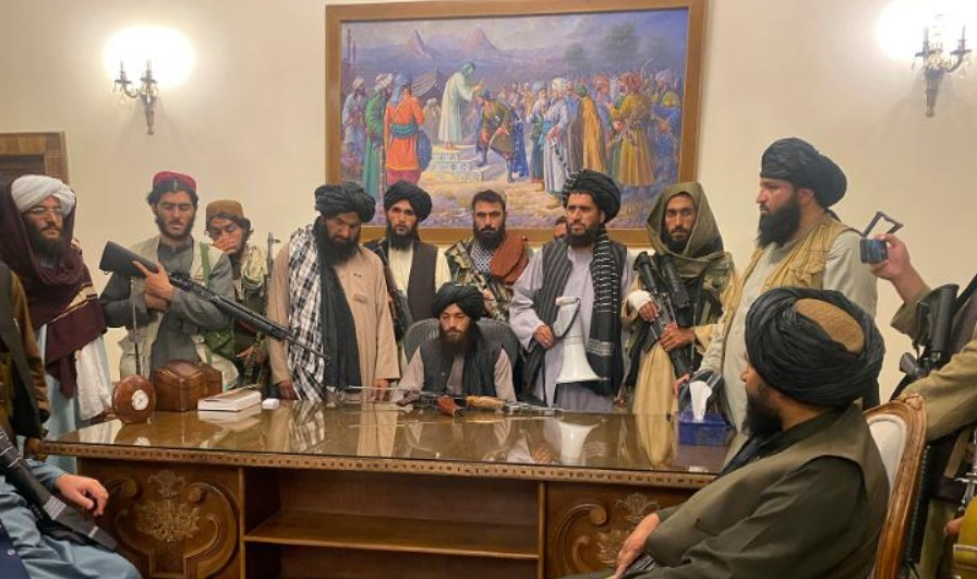 Какво става? Русия седна на една маса с талибаните