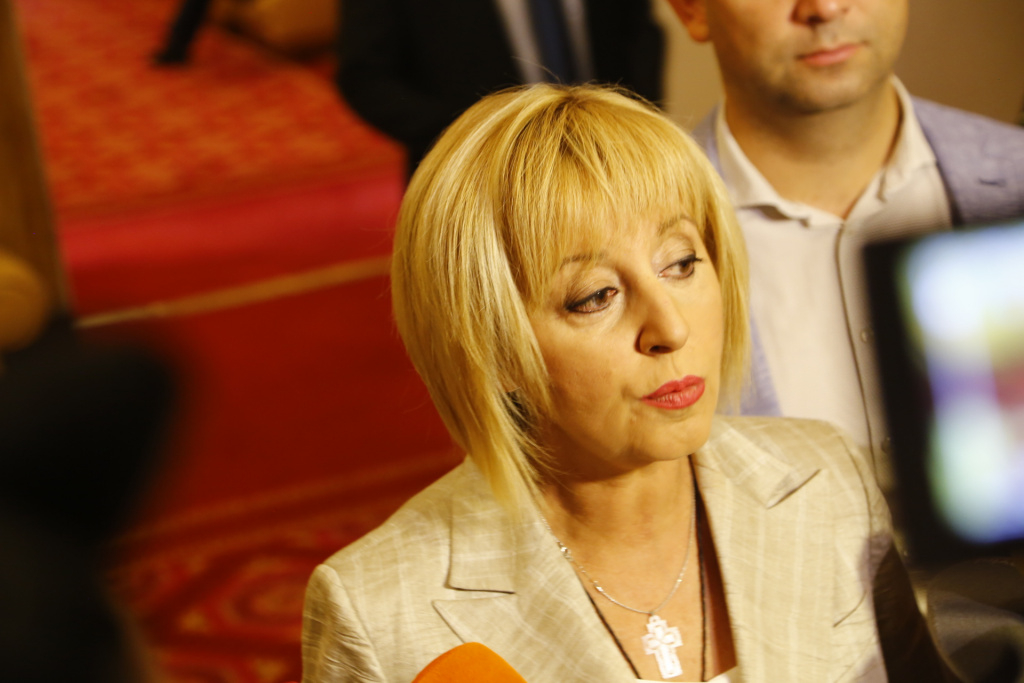 Манолова недоволна от актуализацията на бюджета, иска промени по 5 пера