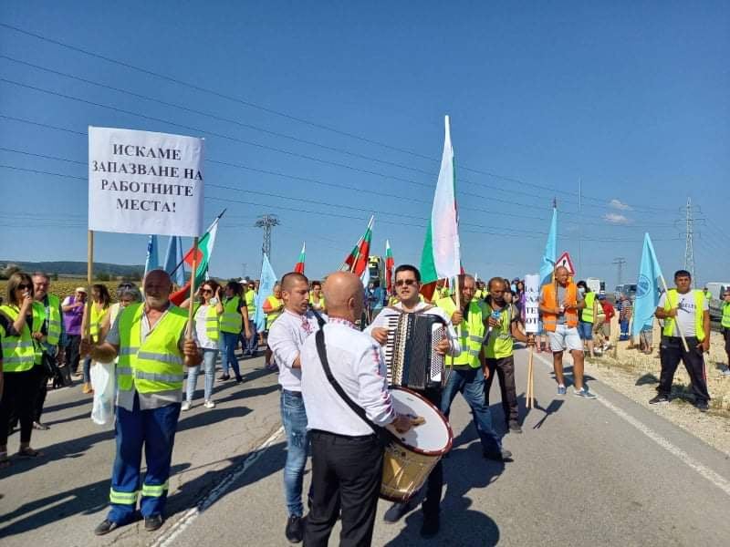 Протестите ескалираха: Две магистрали и изходът на Бургас са блокирани ВИДЕО