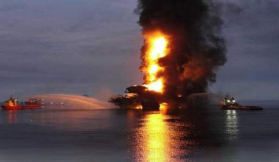Мощен взрив разтърси Мексиканския залив ВИДЕО