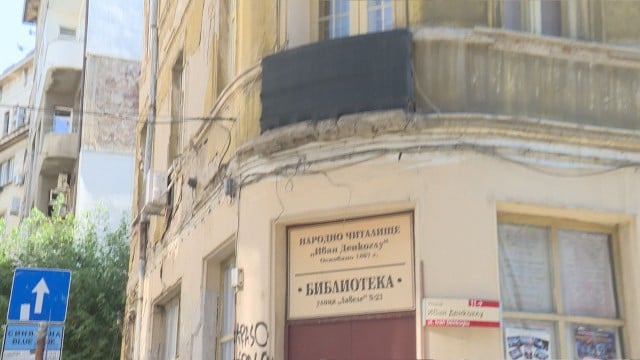 Огромна опасност надвисна над главите на хората в центъра на София 