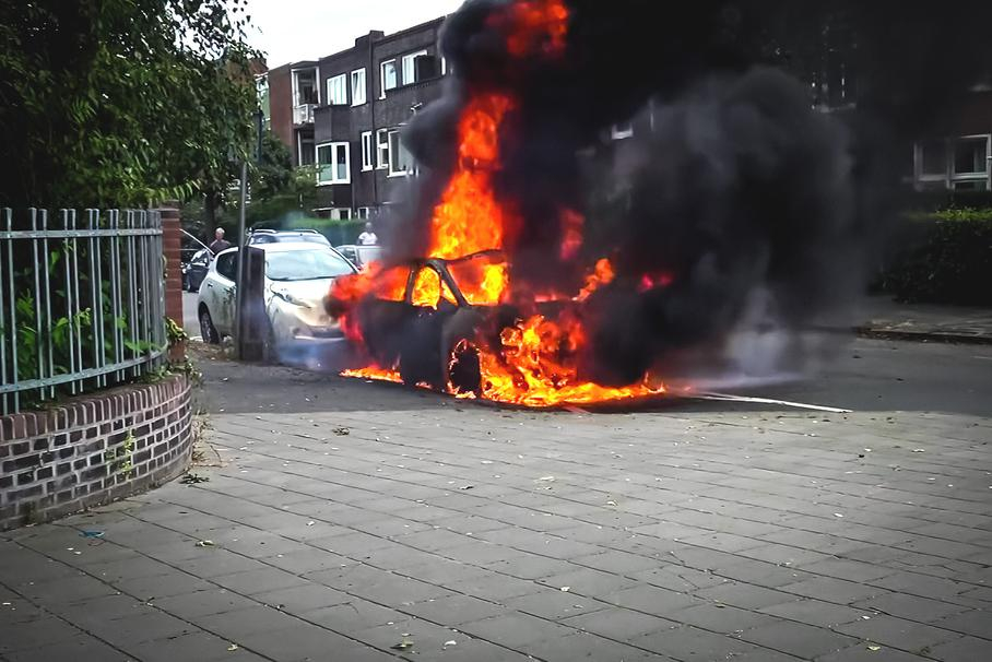 Първи инцидент: Volkswagen ID.3 изгоря мистериозно до основи по време на зареждане ВИДЕО