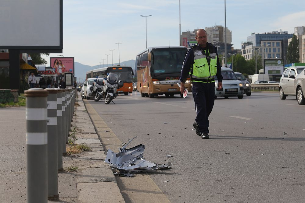 Първо в БЛИЦ! Тежка катастрофа на Цариградско шосе в София, две жени и дете са в болница