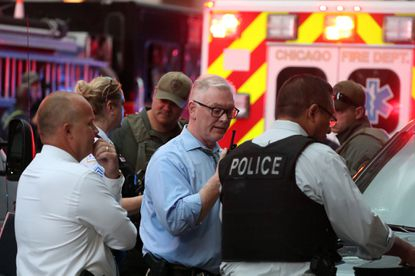 Кървава стрелба в Чикаго спря всички влакове СНИМКИ