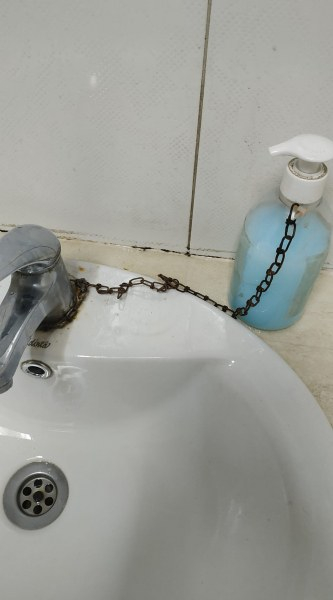 Защо сапунът е станал роб на мивката СНИМКА