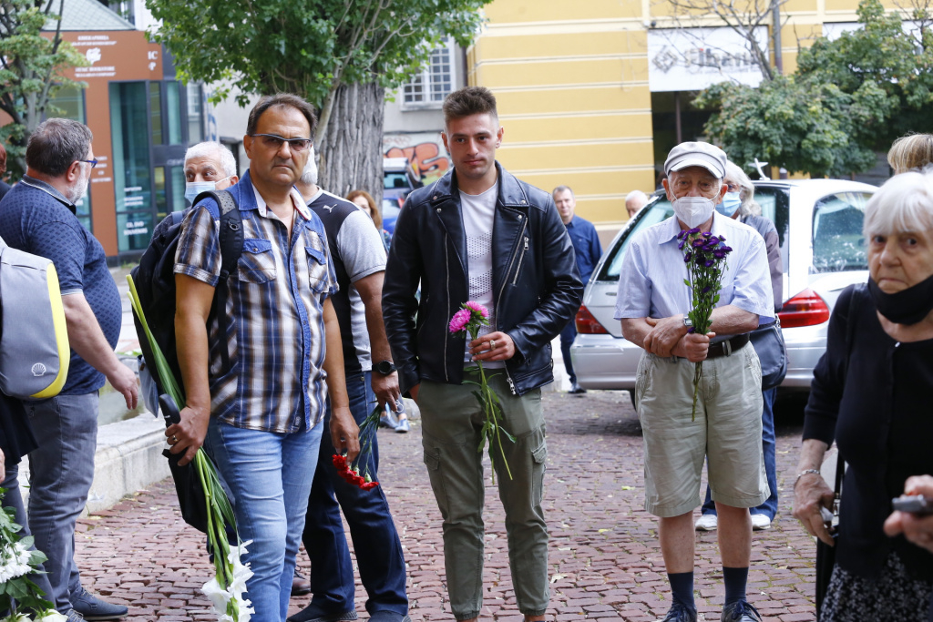 Политици и актьори скърбят за грандамата на театъра Виолета Бахчеванова СНИМКИ