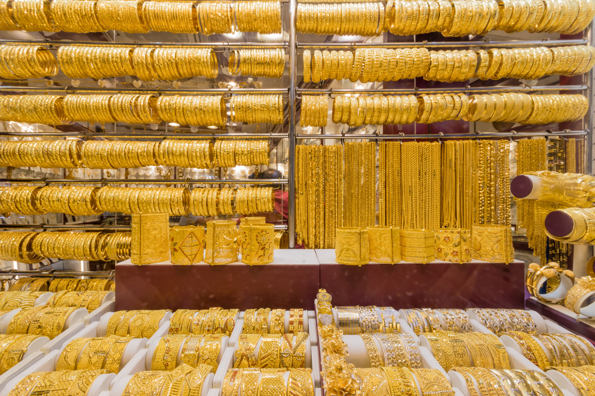 Златният пазар в Дубай, където всеки ден се излагат по 10 тона скъпоценен метал